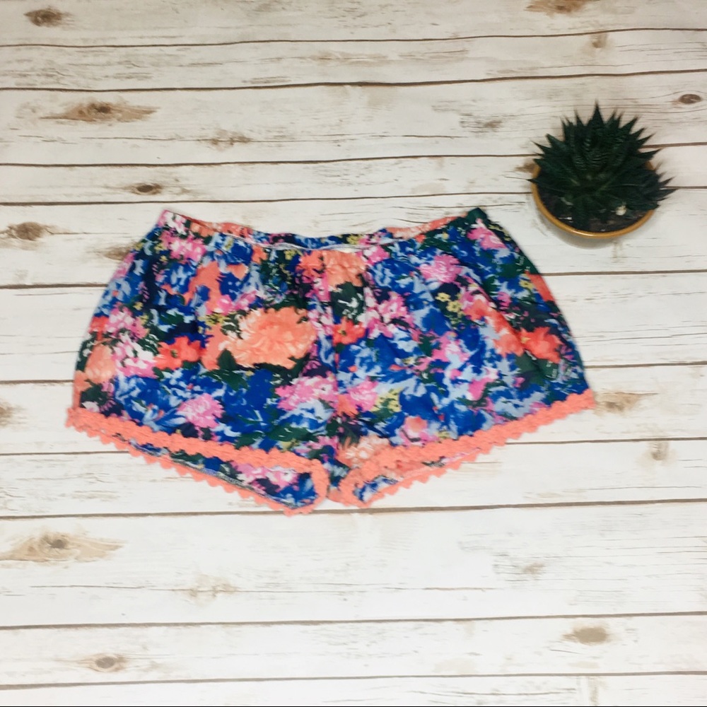 Vanilla Star Floral w/ crochet lace hem - Size: Large